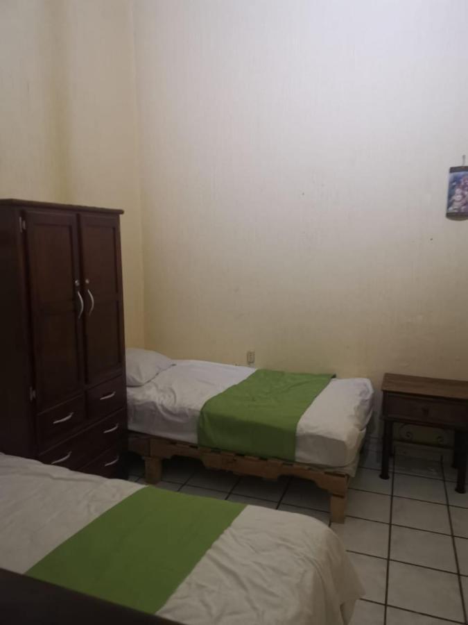 Hostal Guadalajara Esterno foto