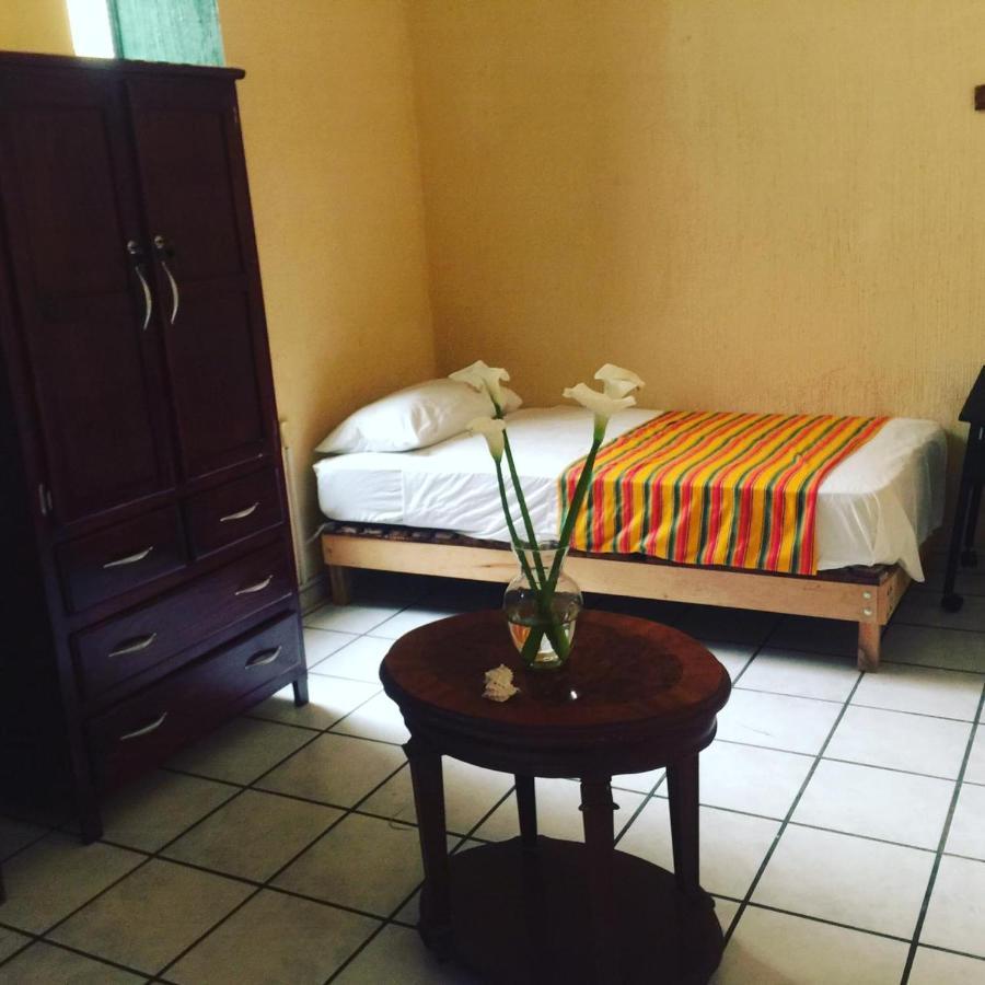 Hostal Guadalajara Esterno foto