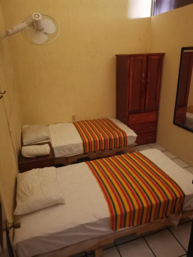 Hostal Guadalajara Esterno foto