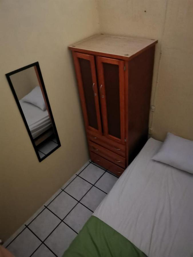 Hostal Guadalajara Esterno foto