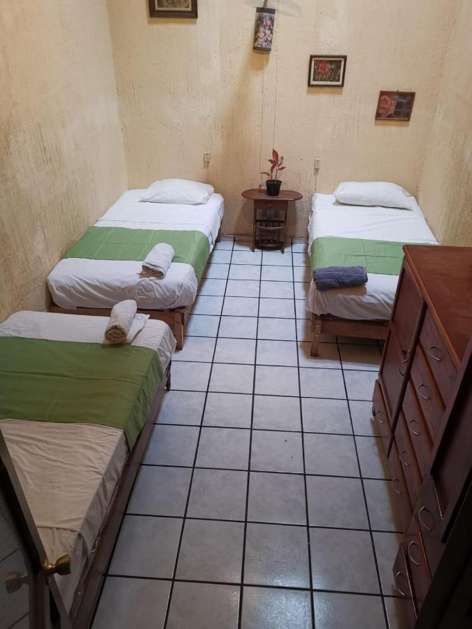 Hostal Guadalajara Esterno foto
