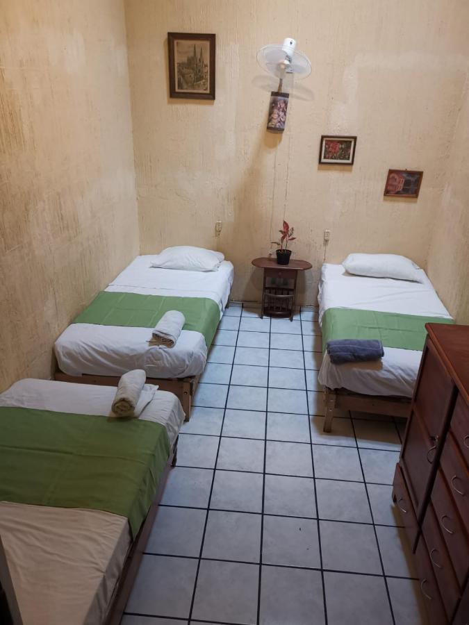 Hostal Guadalajara Esterno foto